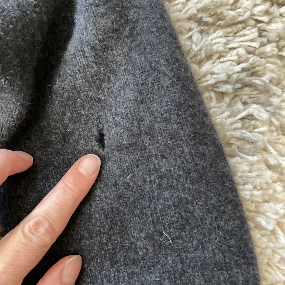 Banana Republic Cashmere Sweater Mens Medium Charcoal Grey V-Neck Long‎ Sleeve